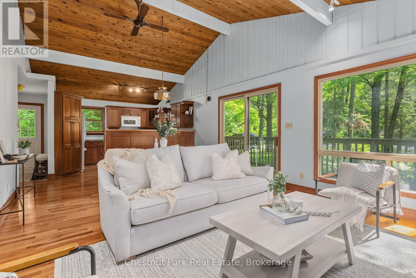 115 Woodland Drive, Huntsville, Ontario  P1H 1A7 - Photo 7 - X12244688