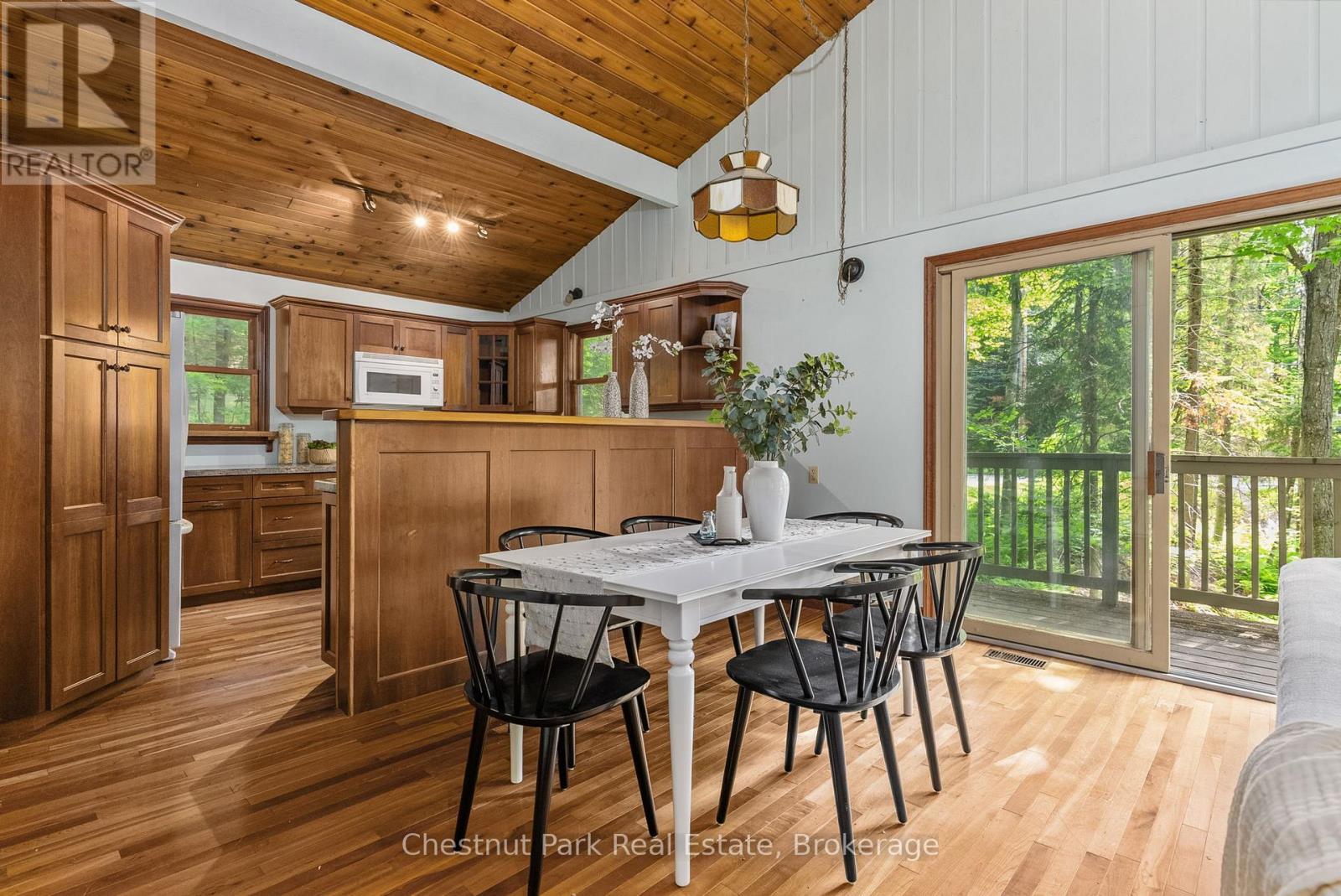 115 Woodland Drive, Huntsville, Ontario  P1H 1A7 - Photo 9 - X12244688
