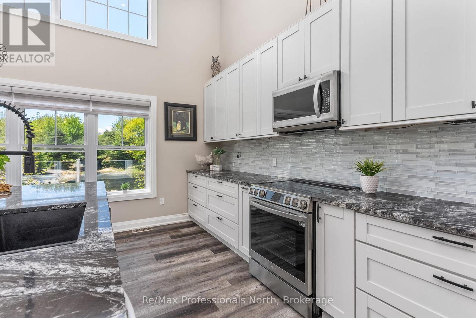 1076 Xavier Street, Gravenhurst, Ontario  P0E 1G0 - Photo 20 - X12244781