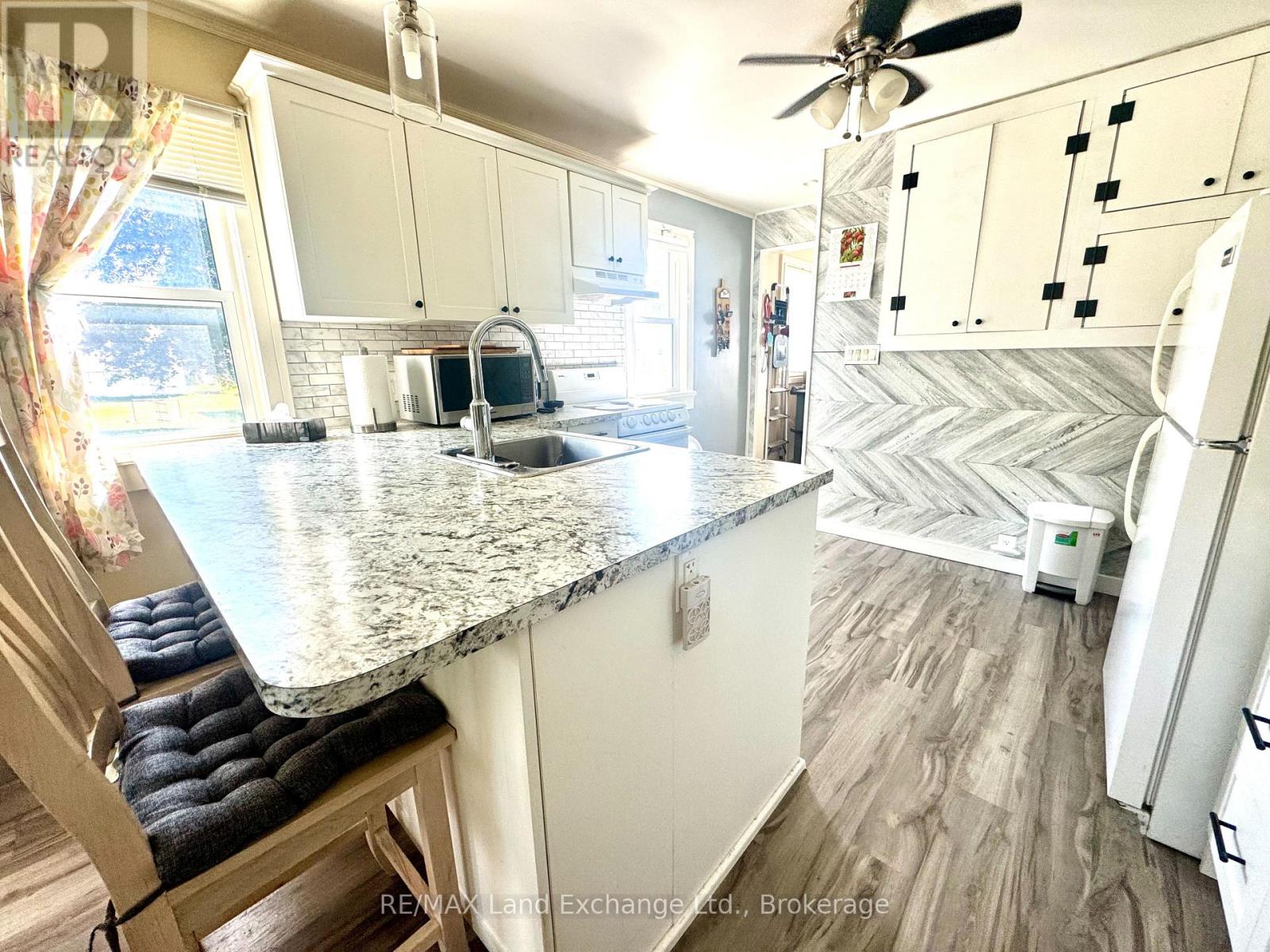 149 Victoria Street S, Saugeen Shores, Ontario  N0H 2L0 - Photo 6 - X12244822