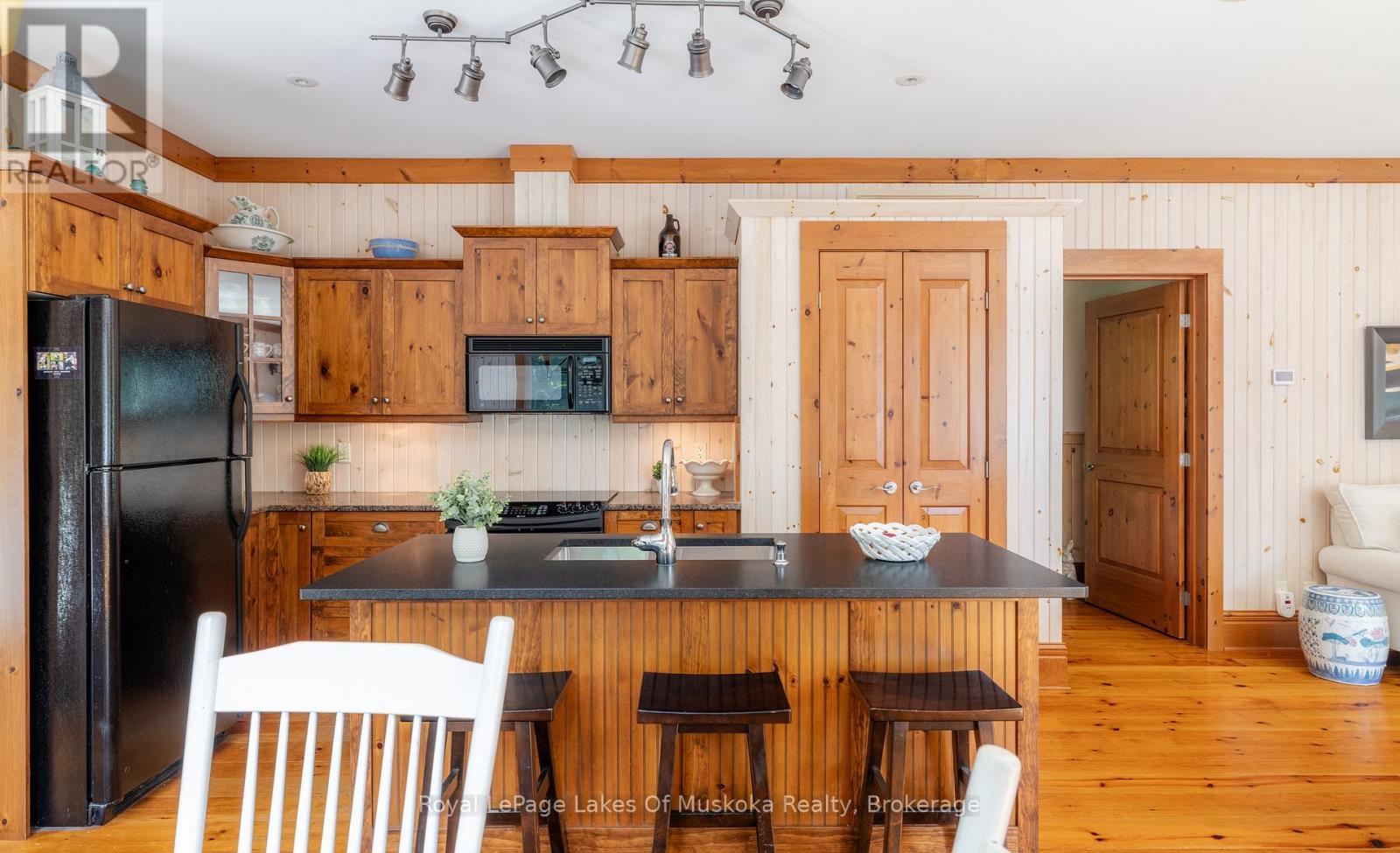 42 Menominee Lake Road, Huntsville, Ontario  P1H 1J3 - Photo 14 - X12244844