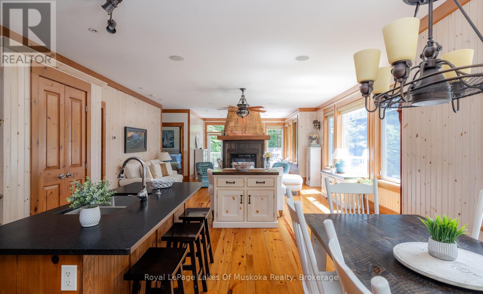 42 Menominee Lake Road, Huntsville, Ontario  P1H 1J3 - Photo 15 - X12244844