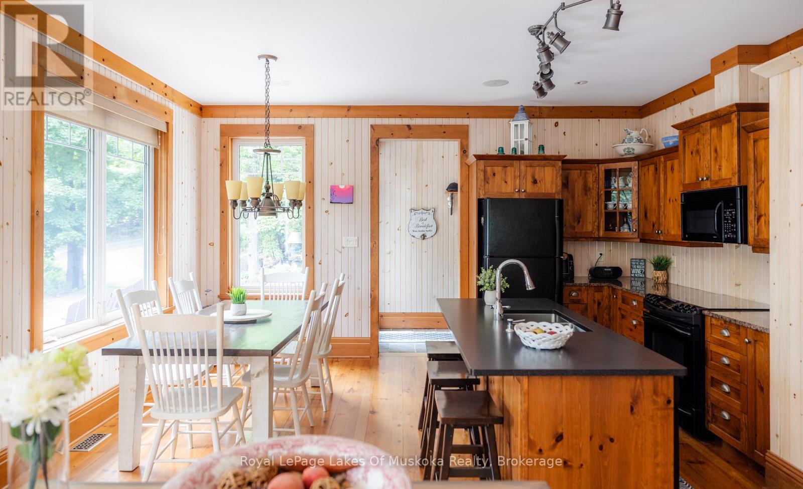 42 Menominee Lake Road, Huntsville, Ontario  P1H 1J3 - Photo 16 - X12244844