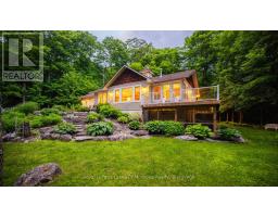 42 MENOMINEE LAKE ROAD, Huntsville, Ontario