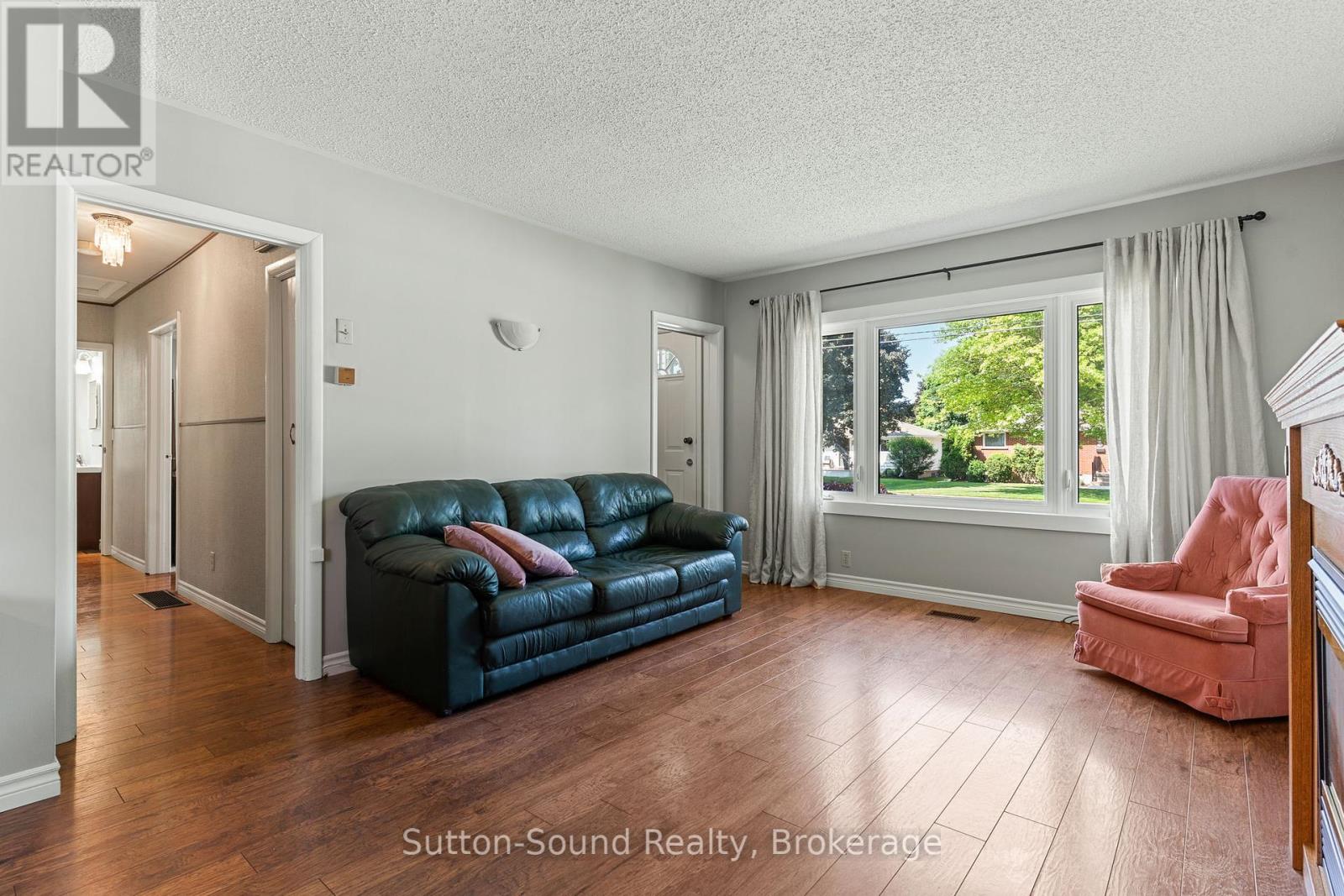 399 7th Avenue E, Owen Sound, Ontario  N4K 2W8 - Photo 8 - X12244850