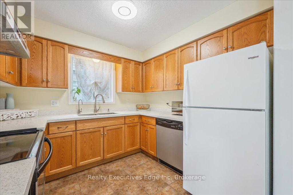 5 - 210 Dawn Avenue, Guelph, Ontario  N1G 5L5 - Photo 12 - X12245163