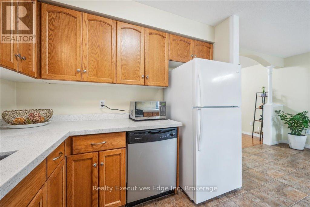 5 - 210 Dawn Avenue, Guelph, Ontario  N1G 5L5 - Photo 13 - X12245163