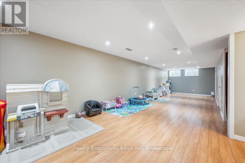 5 - 210 Dawn Avenue, Guelph, Ontario  N1G 5L5 - Photo 29 - X12245163