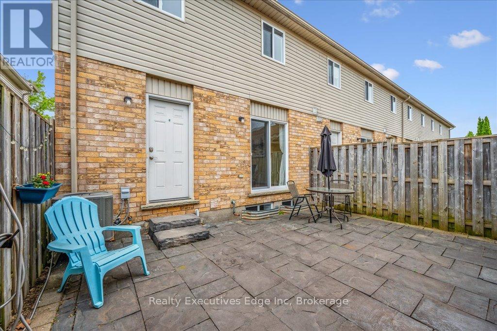 5 - 210 Dawn Avenue, Guelph, Ontario  N1G 5L5 - Photo 33 - X12245163