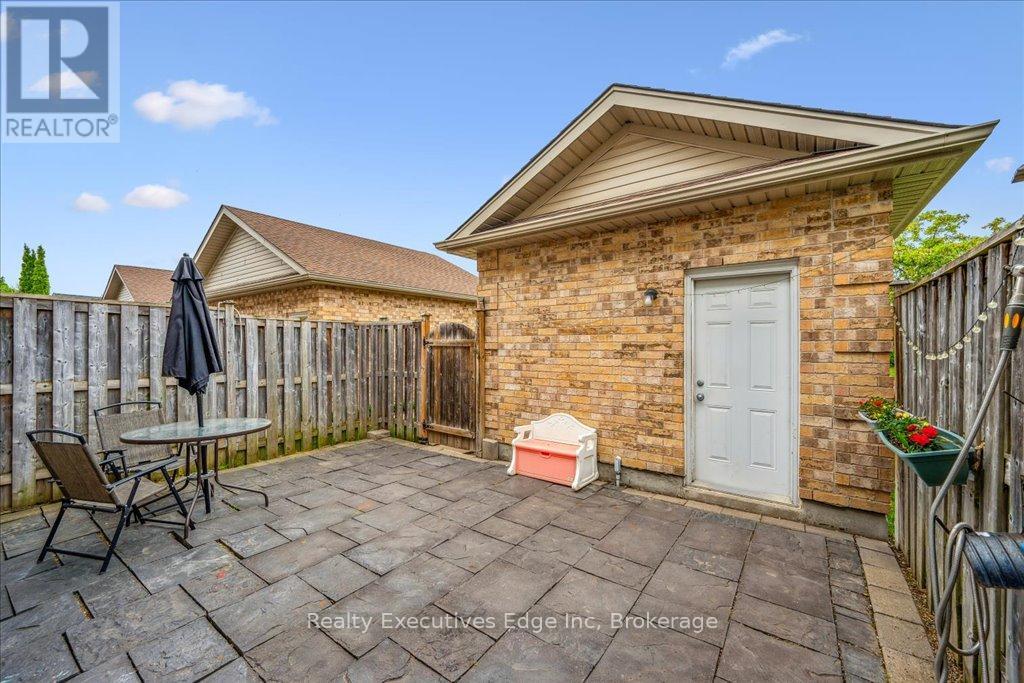 5 - 210 Dawn Avenue, Guelph, Ontario  N1G 5L5 - Photo 34 - X12245163
