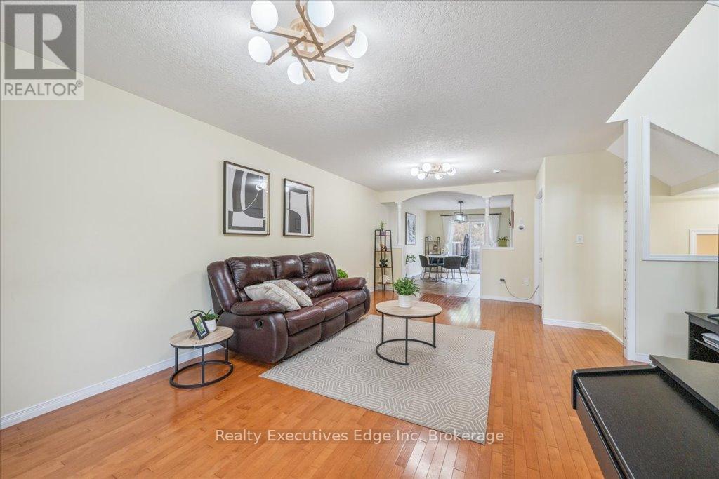 5 - 210 Dawn Avenue, Guelph, Ontario  N1G 5L5 - Photo 4 - X12245163