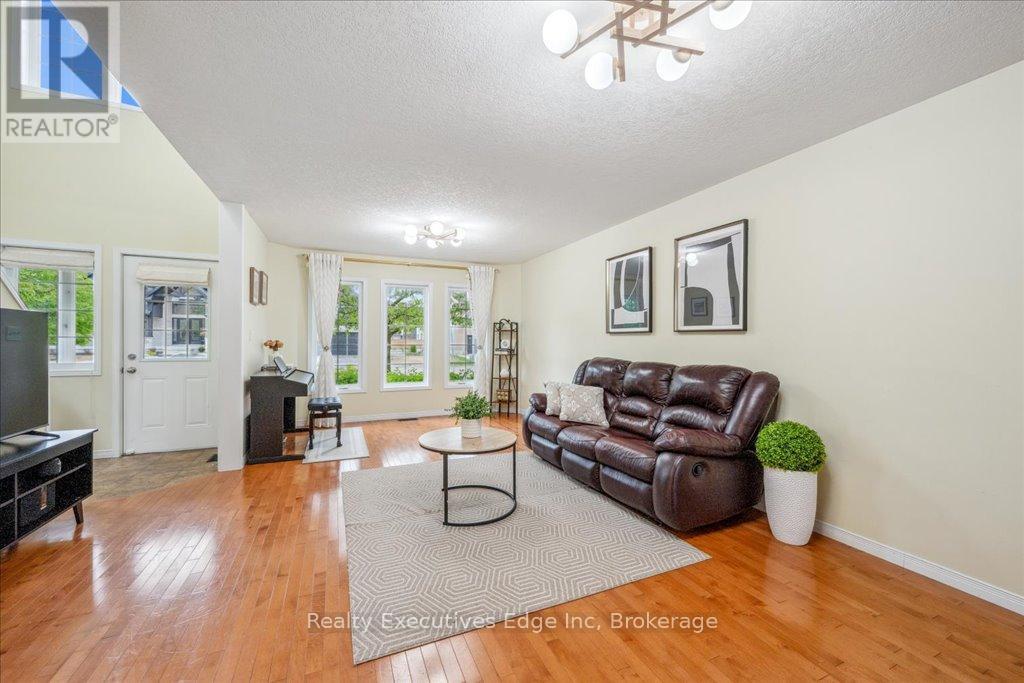 5 - 210 Dawn Avenue, Guelph, Ontario  N1G 5L5 - Photo 5 - X12245163