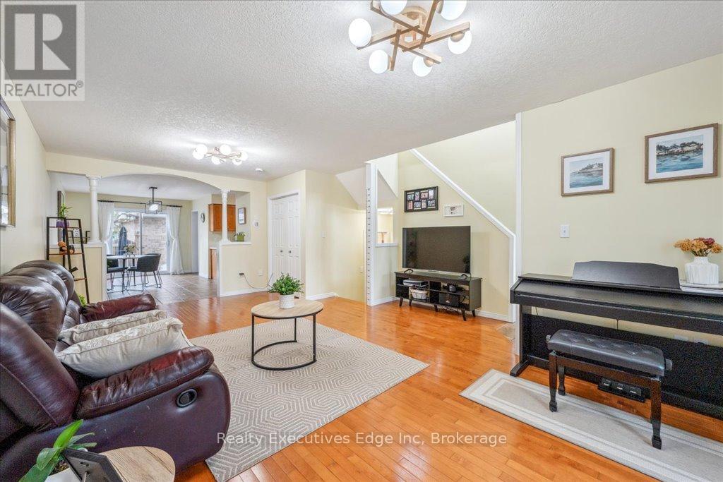 5 - 210 Dawn Avenue, Guelph, Ontario  N1G 5L5 - Photo 7 - X12245163