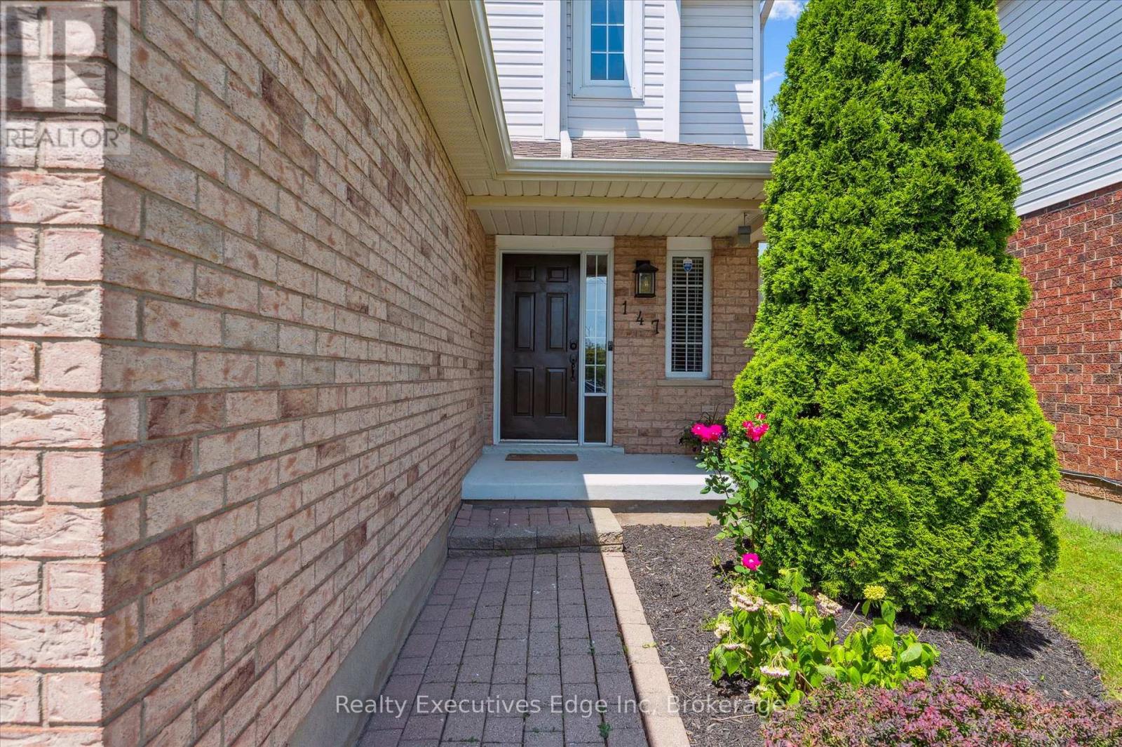 147 Gatehouse Drive, Cambridge, Ontario  N1P 1E5 - Photo 4 - X12245192