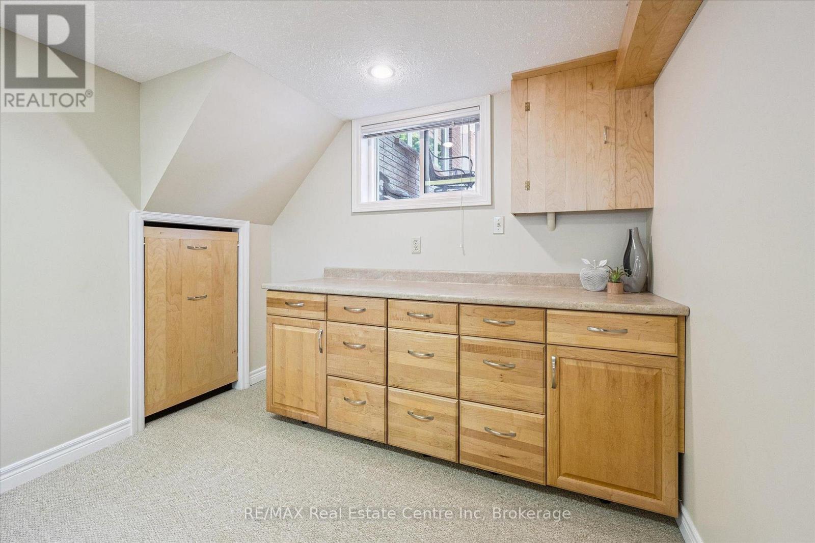6618 Laird Road W, Guelph, Ontario  N1H 6J3 - Photo 16 - X12245262