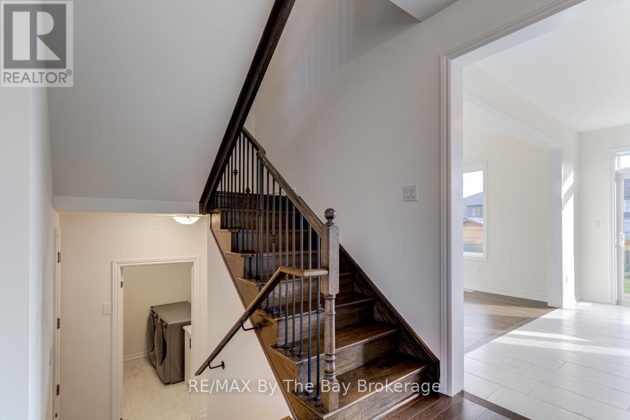 206 Mapleside Drive, Wasaga Beach, Ontario  L9Z 0L4 - Photo 20 - S12245353