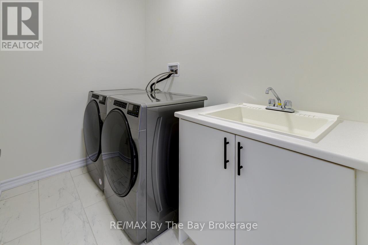 206 Mapleside Drive, Wasaga Beach, Ontario  L9Z 0L4 - Photo 21 - S12245353