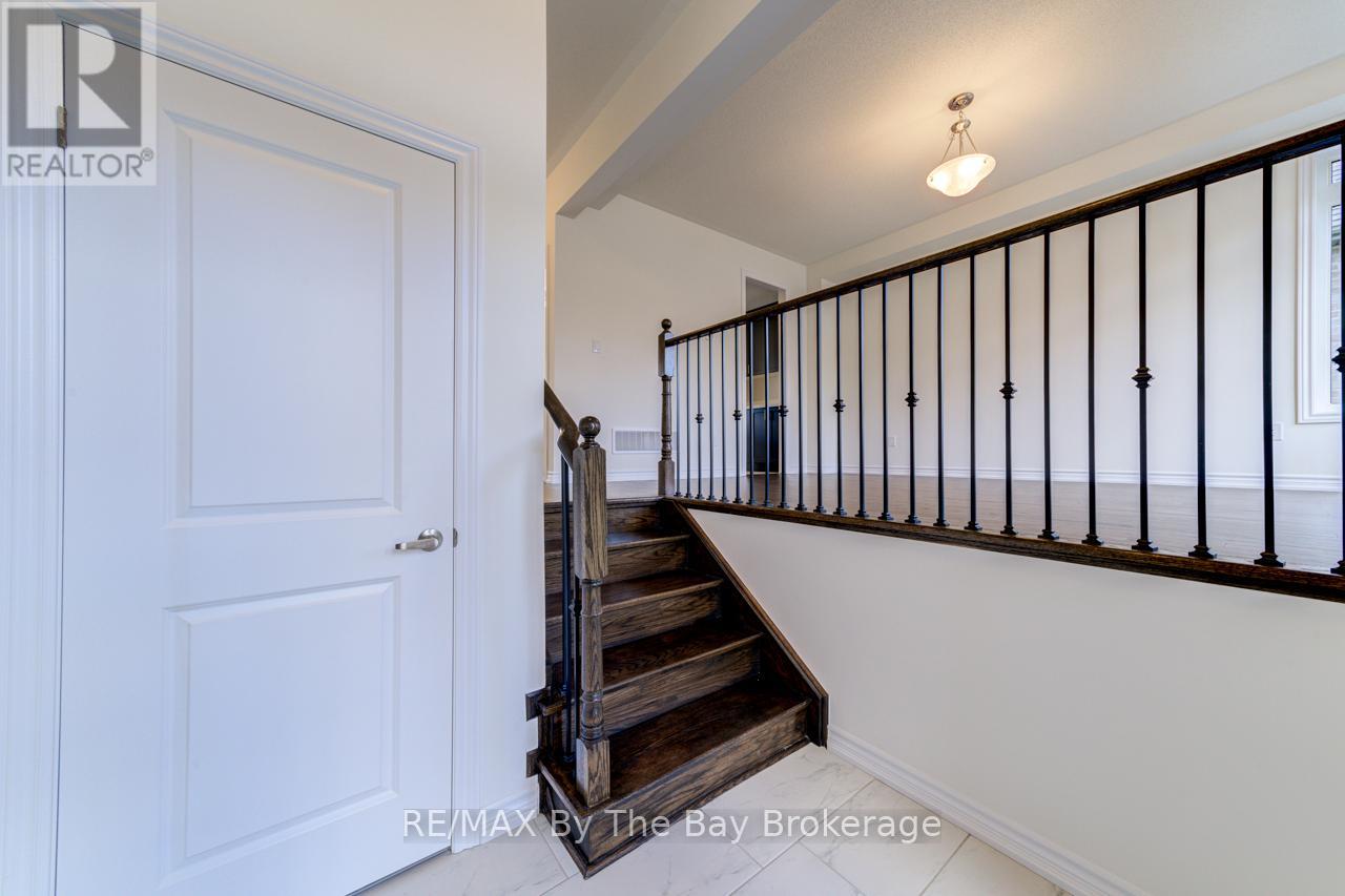 206 Mapleside Drive, Wasaga Beach, Ontario  L9Z 0L4 - Photo 3 - S12245353
