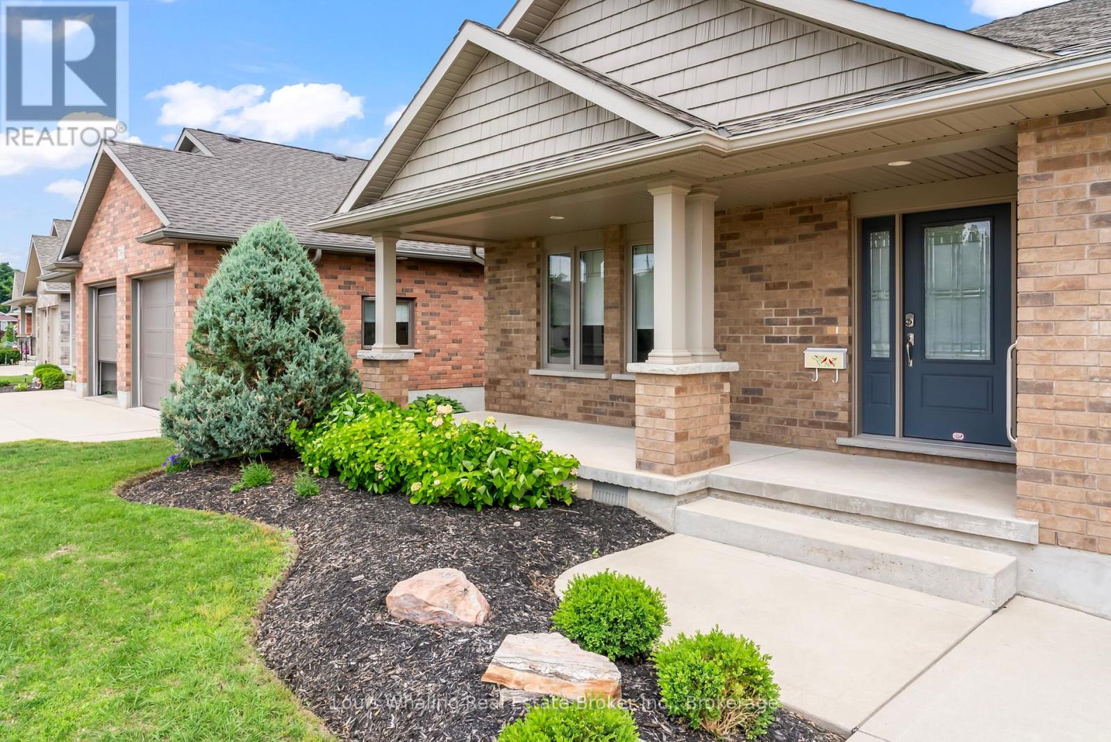 768 15th Street, Hanover, Ontario  N4N 3W7 - Photo 4 - X12245362