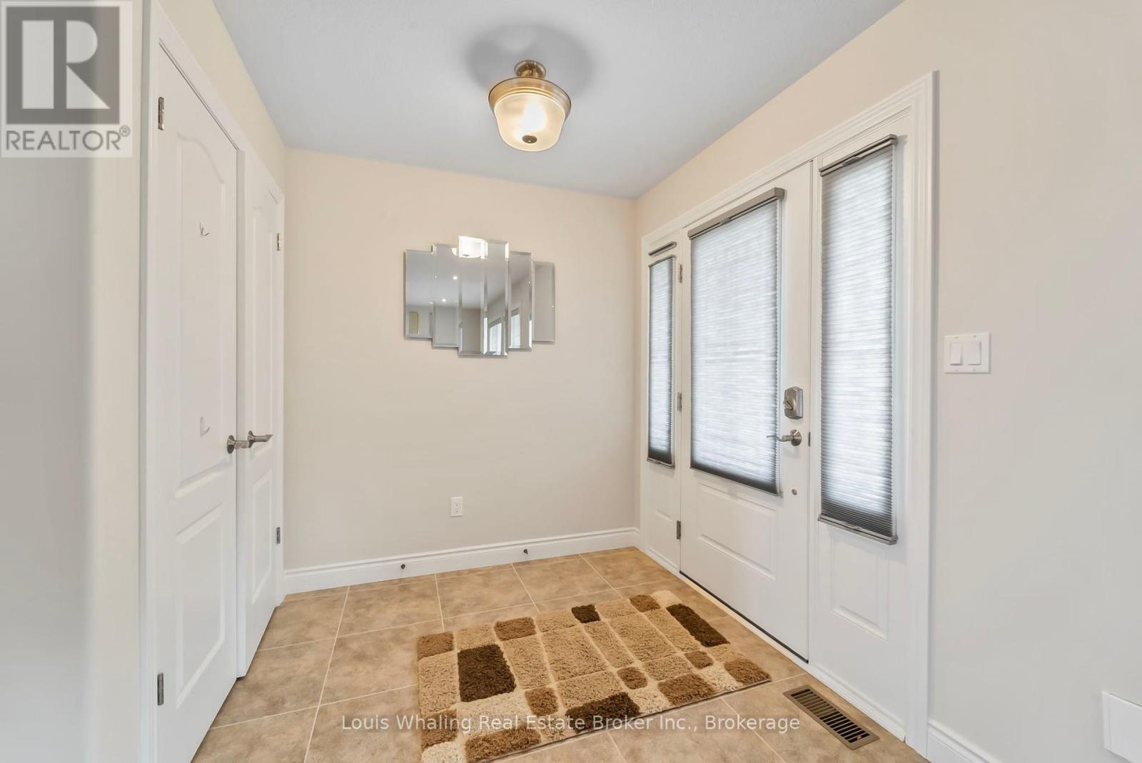 768 15th Street, Hanover, Ontario  N4N 3W7 - Photo 5 - X12245362