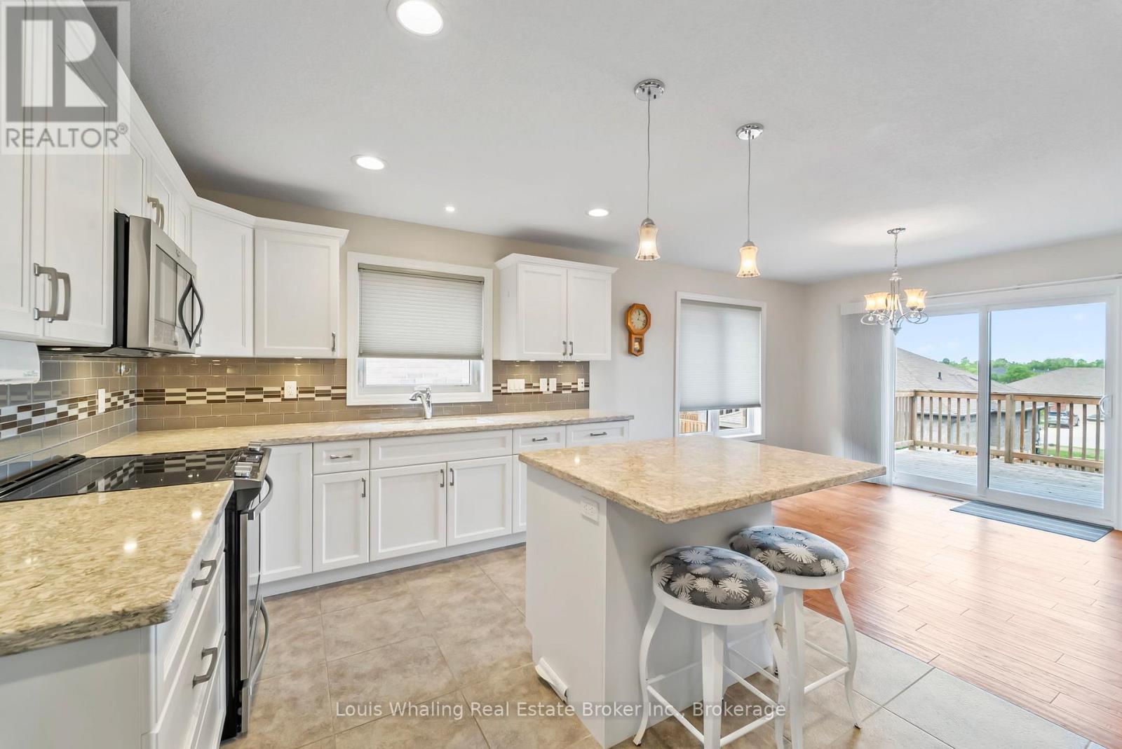 768 15th Street, Hanover, Ontario  N4N 3W7 - Photo 8 - X12245362