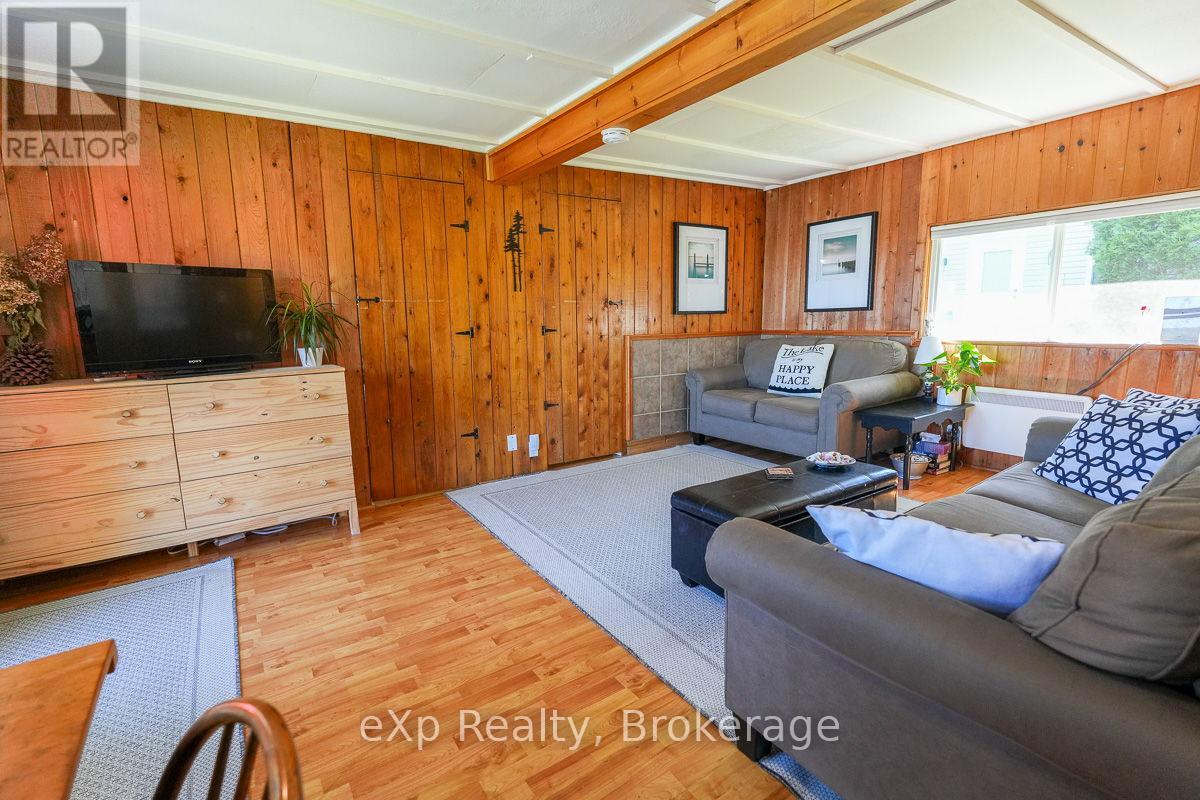 135 Lakeview Road, Chatsworth, Ontario  N0H 1G0 - Photo 9 - X12245453