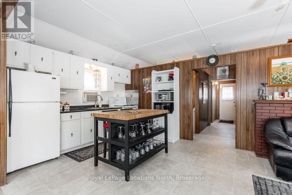 1981 Tiny Beaches Road S, Tiny, Ontario  L9M 1R3 - Photo 10 - S12245692