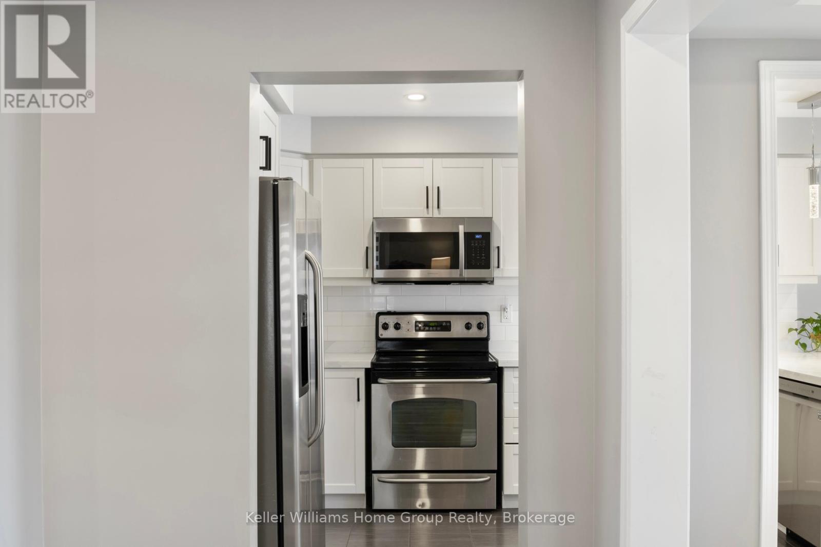 173 West Oak Trail, Kitchener, Ontario  N2R 0J3 - Photo 20 - X12245789