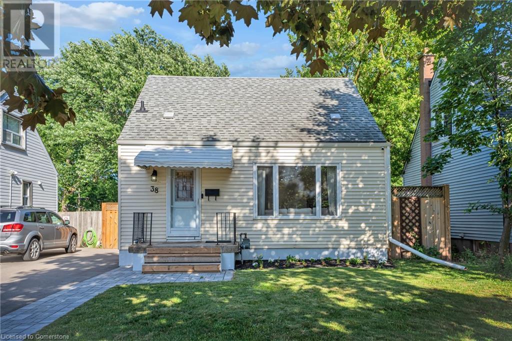 38 Eastvale Place, Hamilton, Ontario  L8H 1P1 - Photo 3 - 40745319