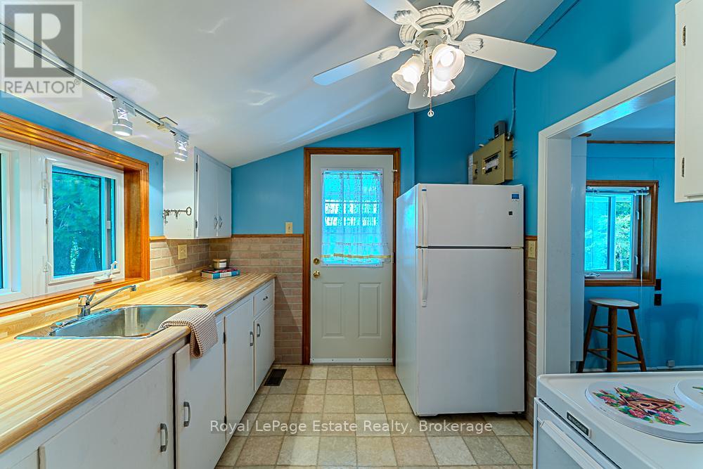 1007 Lakeshore Boulevard N, South Bruce Peninsula, Ontario  N0H 2G0 - Photo 13 - X12245988