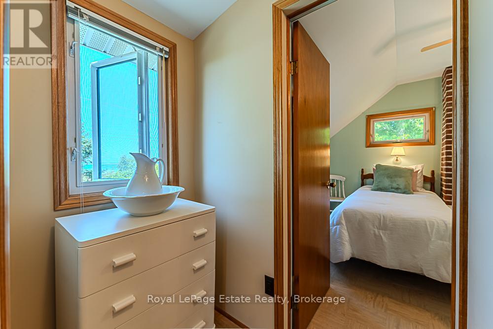 1007 Lakeshore Boulevard N, South Bruce Peninsula, Ontario  N0H 2G0 - Photo 15 - X12245988