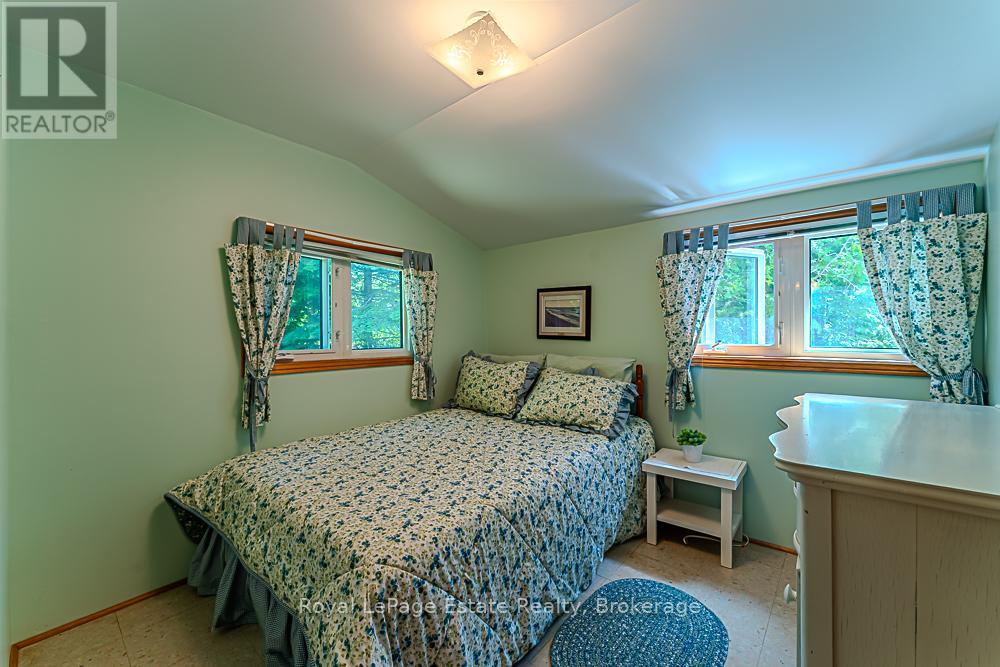 1007 Lakeshore Boulevard N, South Bruce Peninsula, Ontario  N0H 2G0 - Photo 9 - X12245988