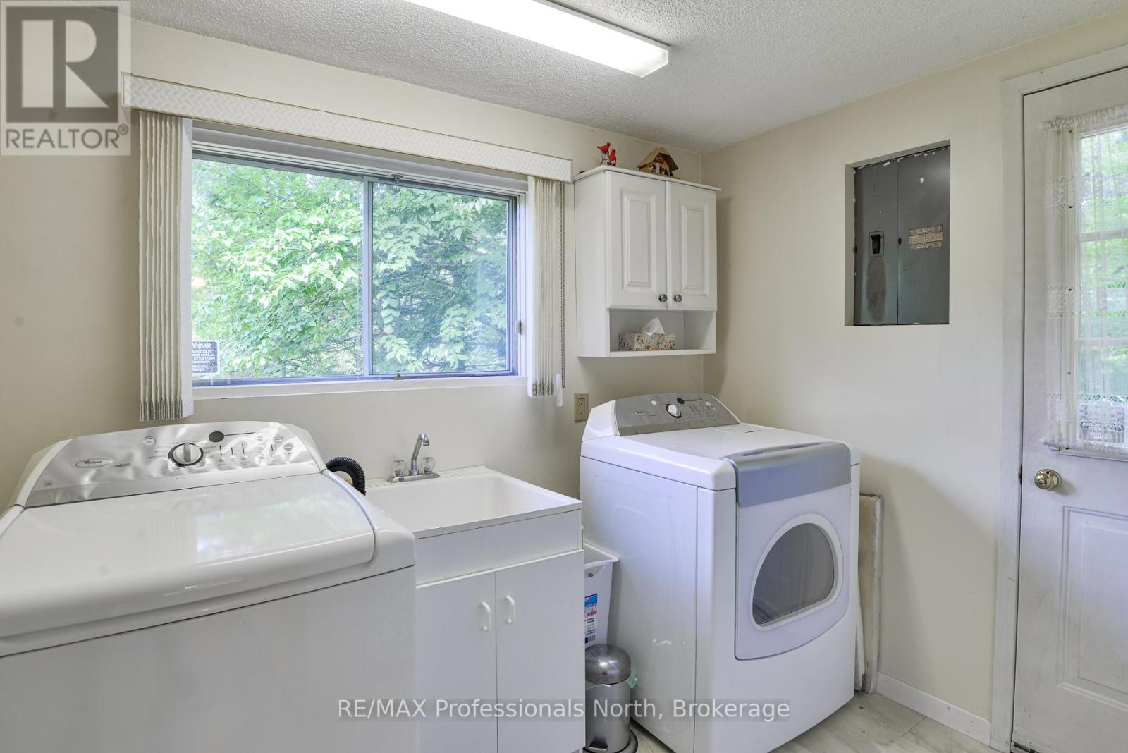 1074 Holiday Park Drive, Bracebridge, Ontario  P1L 1W9 - Photo 13 - X12245991