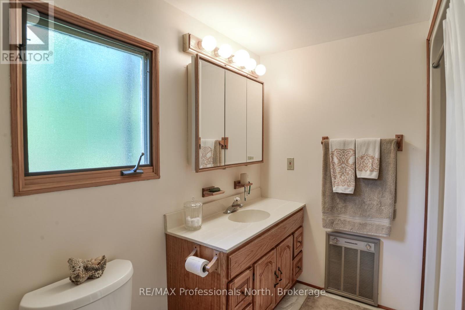 1074 Holiday Park Drive, Bracebridge, Ontario  P1L 1W9 - Photo 14 - X12245991