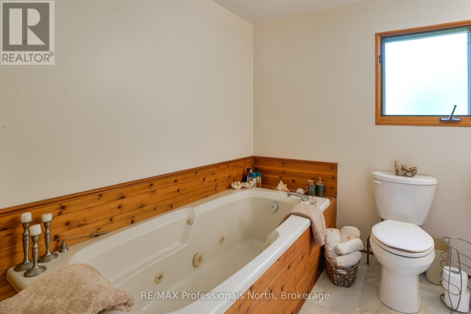 1074 Holiday Park Drive, Bracebridge, Ontario  P1L 1W9 - Photo 15 - X12245991