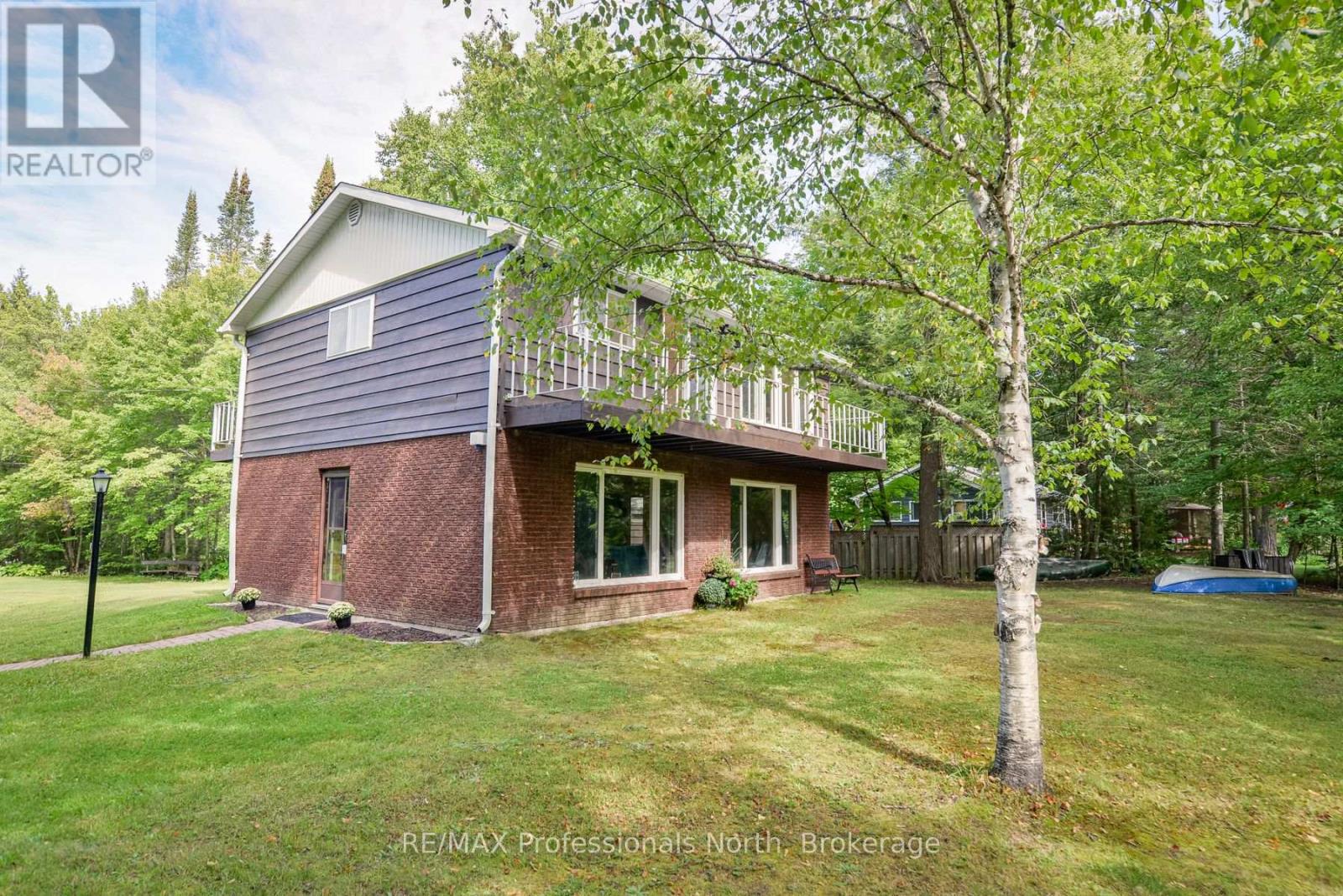 1074 Holiday Park Drive, Bracebridge, Ontario  P1L 1W9 - Photo 17 - X12245991