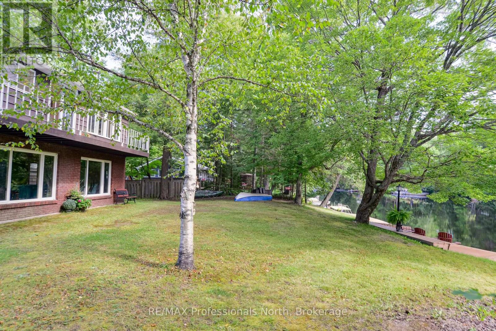 1074 Holiday Park Drive, Bracebridge, Ontario  P1L 1W9 - Photo 18 - X12245991