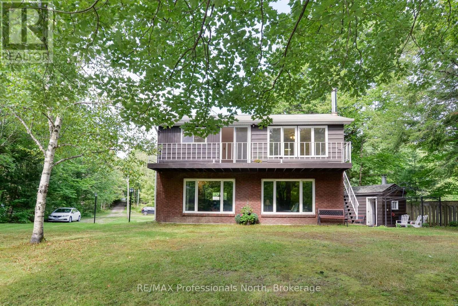 1074 Holiday Park Drive, Bracebridge, Ontario  P1L 1W9 - Photo 2 - X12245991