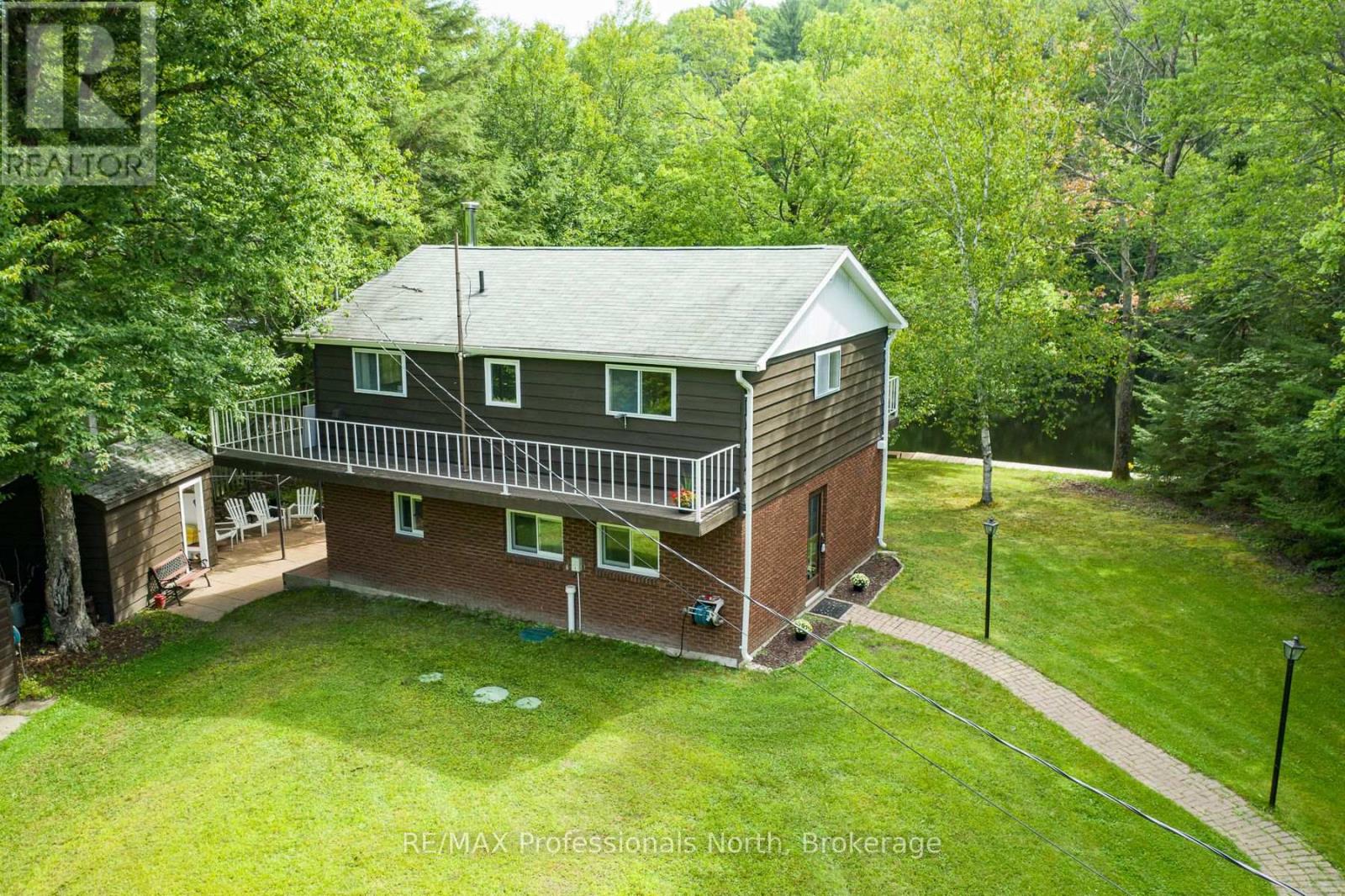 1074 Holiday Park Drive, Bracebridge, Ontario  P1L 1W9 - Photo 20 - X12245991