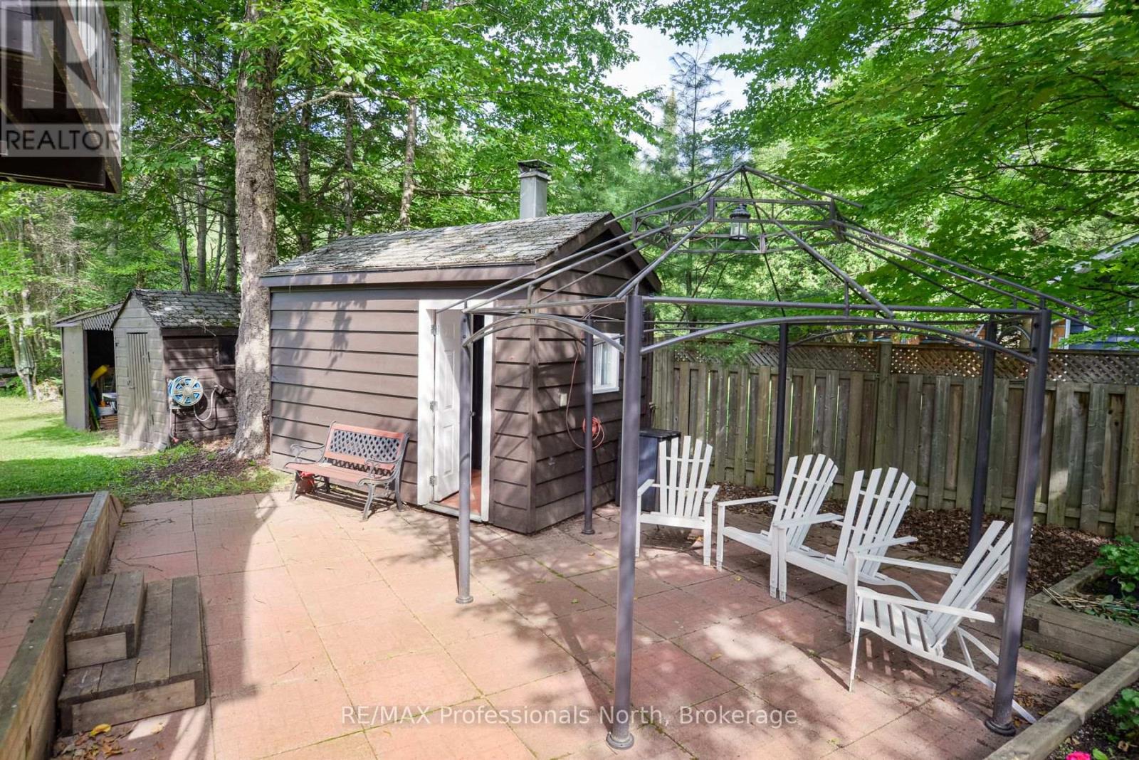 1074 Holiday Park Drive, Bracebridge, Ontario  P1L 1W9 - Photo 22 - X12245991