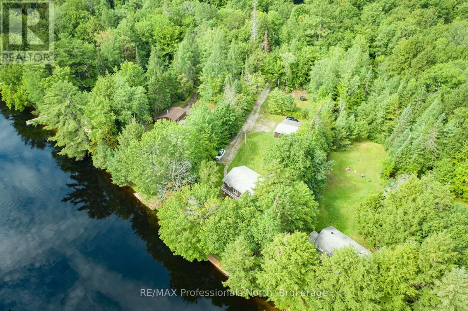 1074 Holiday Park Drive, Bracebridge, Ontario  P1L 1W9 - Photo 24 - X12245991