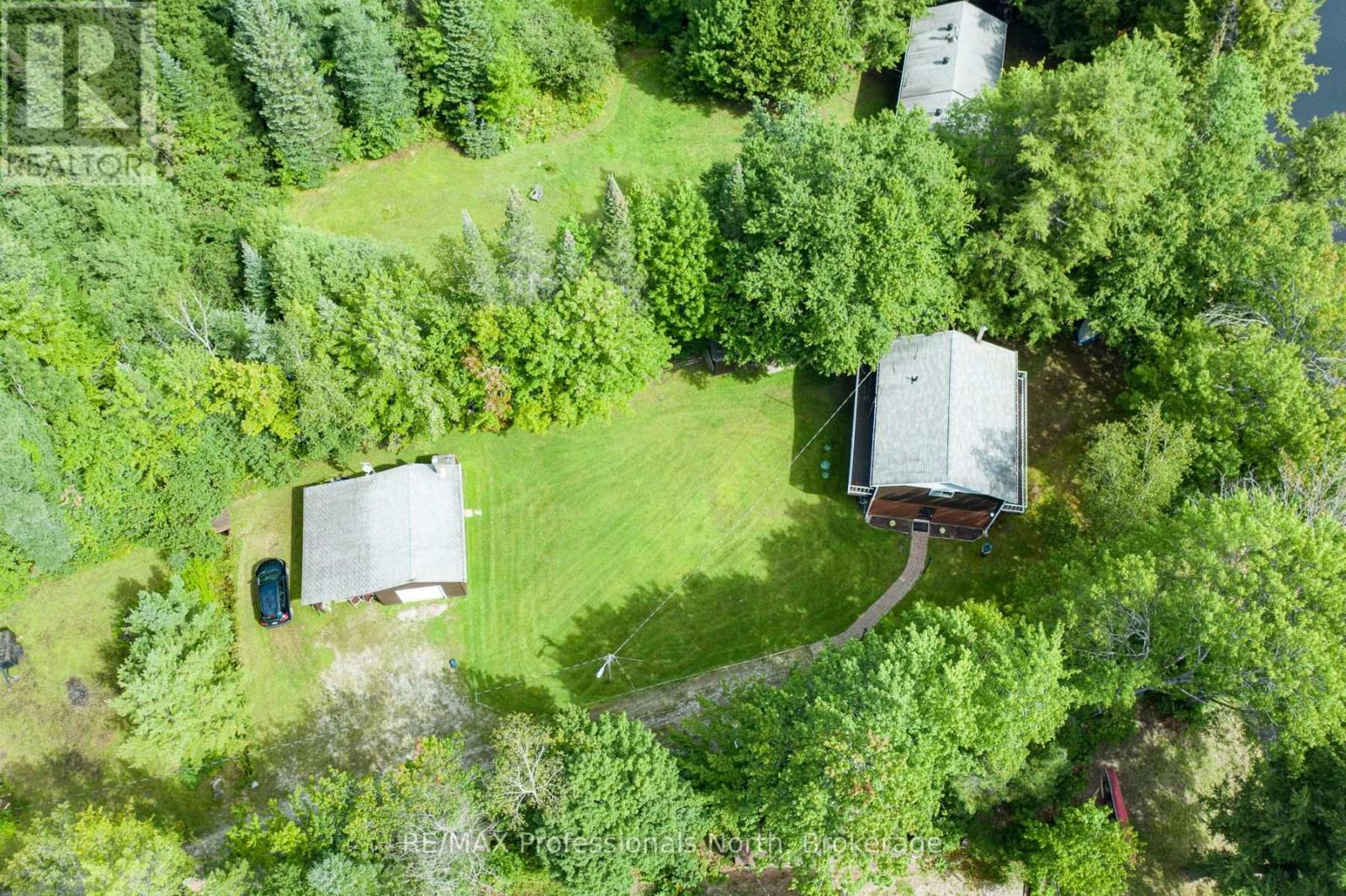 1074 Holiday Park Drive, Bracebridge, Ontario  P1L 1W9 - Photo 25 - X12245991