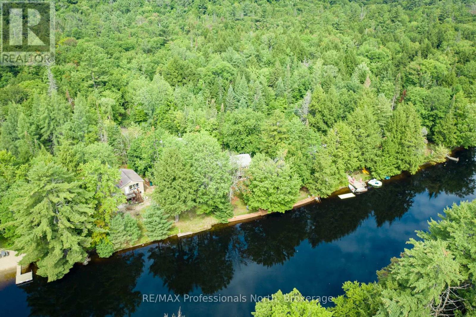 1074 Holiday Park Drive, Bracebridge, Ontario  P1L 1W9 - Photo 3 - X12245991