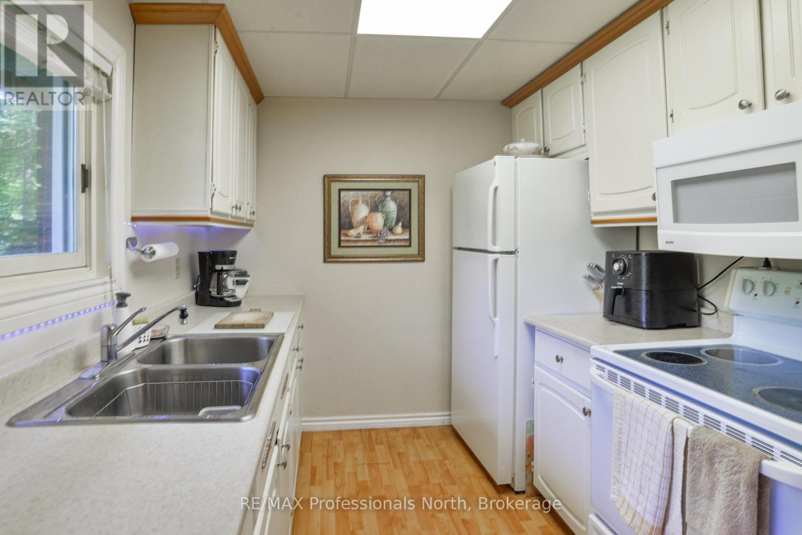 1074 Holiday Park Drive, Bracebridge, Ontario  P1L 1W9 - Photo 7 - X12245991