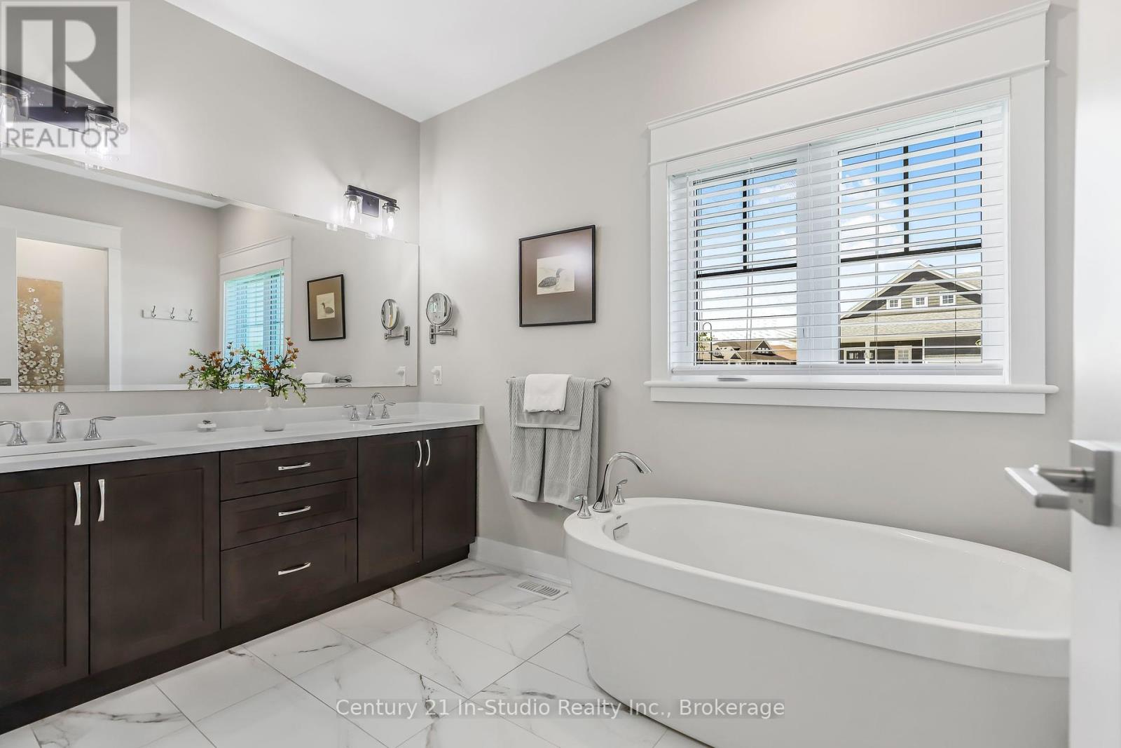 209 Snowberry Lane, Georgian Bluffs, Ontario  N0H 1S0 - Photo 32 - X12246162