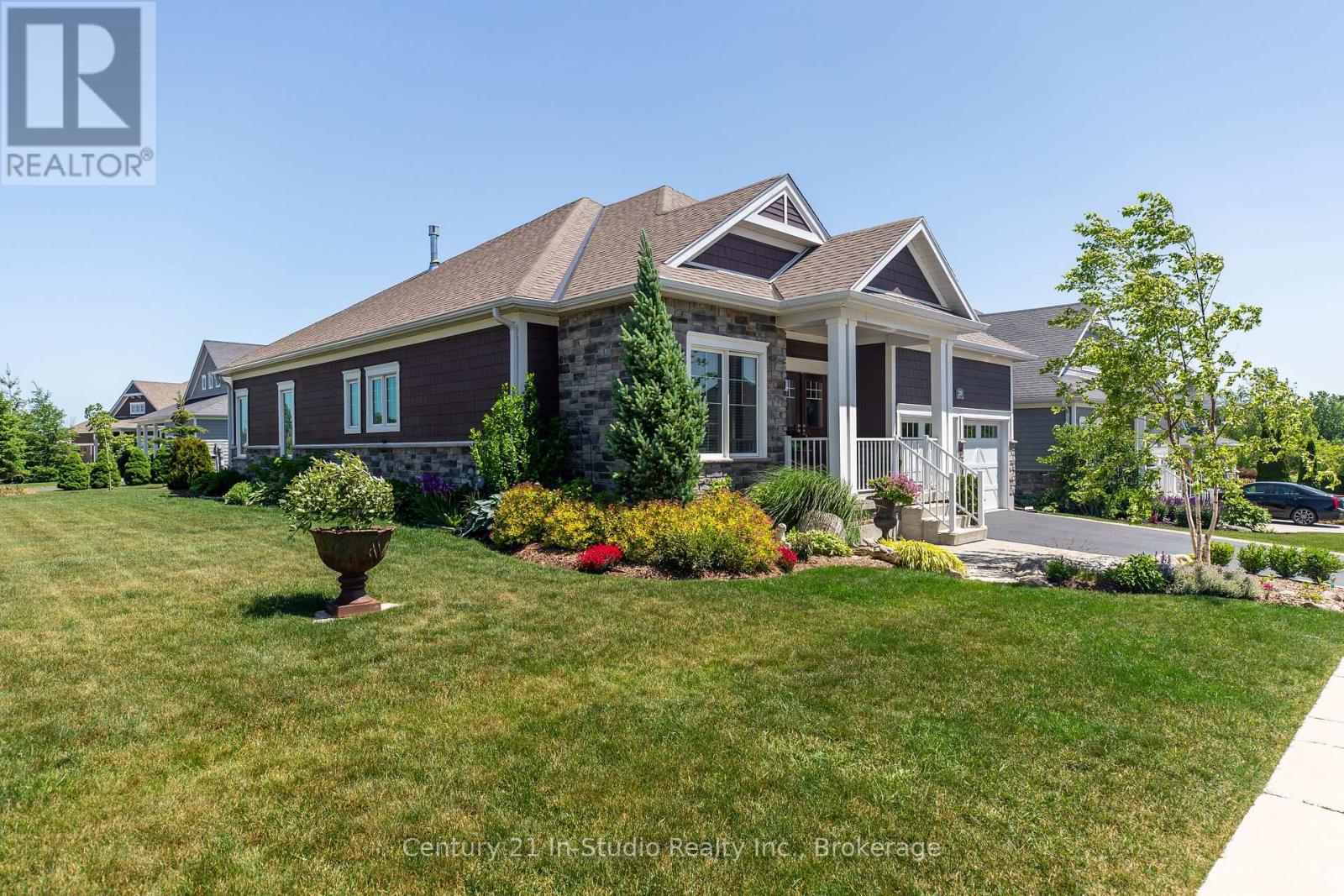 209 Snowberry Lane, Georgian Bluffs, Ontario  N0H 1S0 - Photo 4 - X12246162