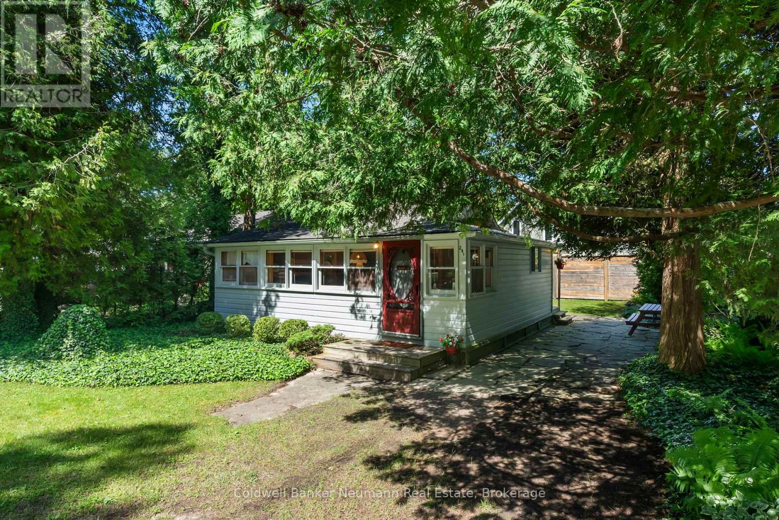 241 Lake Street, Saugeen Shores, Ontario  N0H 2L0 - Photo 3 - X12246205