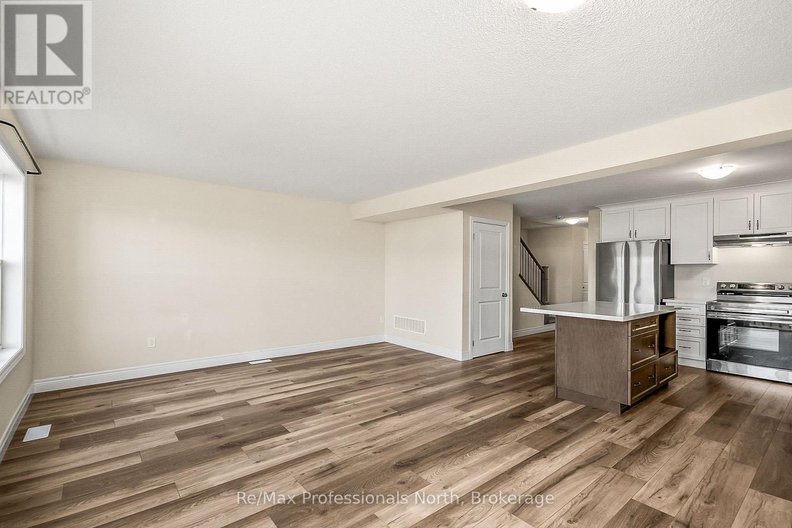290 Daffodil Court, Gravenhurst, Ontario  P1P 0B8 - Photo 6 - X12246214