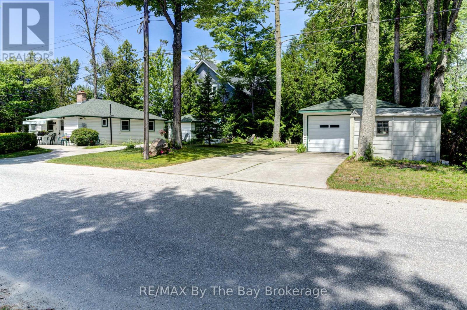 1105 Shore Lane, Wasaga Beach, Ontario  L9Z 1Z8 - Photo 22 - S12246251