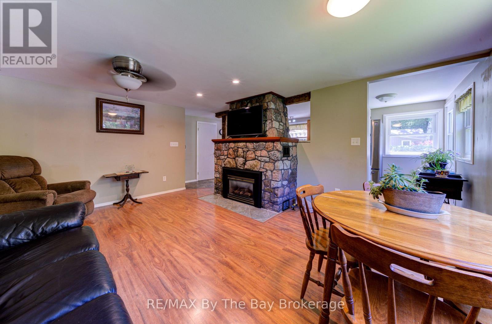 1105 Shore Lane, Wasaga Beach, Ontario  L9Z 1Z8 - Photo 6 - S12246251